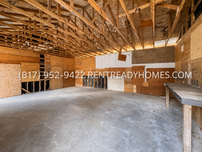 Building Photo - 1104 Sunset Dr