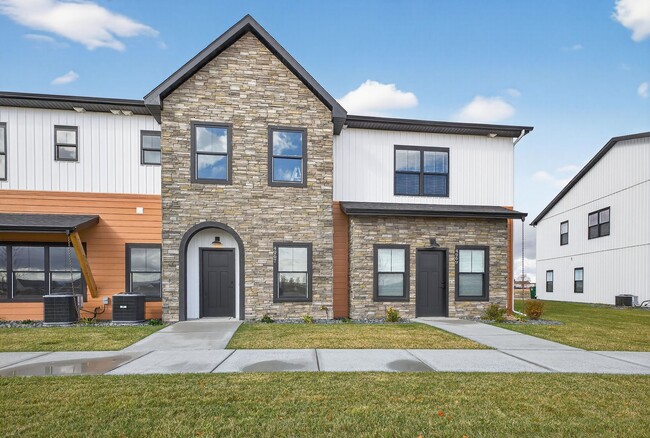 Building Photo - MUST SEE TOWNHOMES IN AMMON RIGHT OFF BEAC...