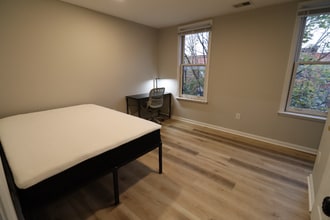 Building Photo - 1726 W Diamond St