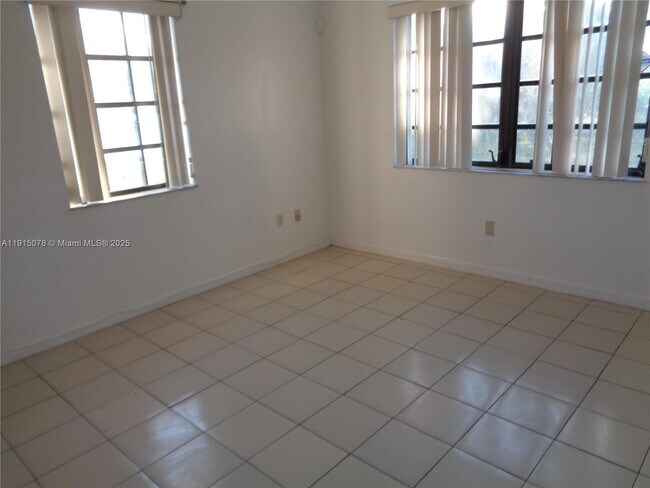 Building Photo - 32970 SW 210th Ave