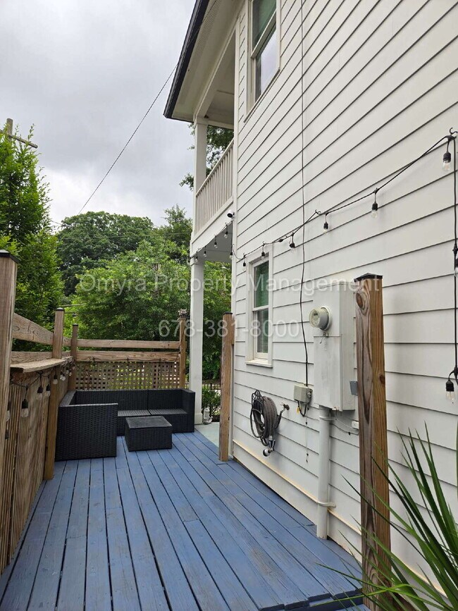 Building Photo - Gorgeous 4 Bedroom Home Near Grant Park!