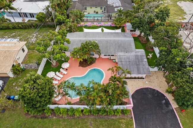 Building Photo - 26 Northeast St