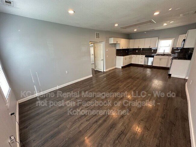 Building Photo - 316 W Elm St