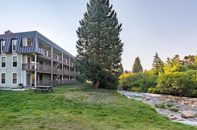 Building Photo - 168 Hi Country Dr