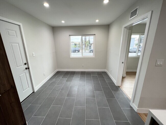Building Photo - Modern Pet-Friendly Hawthorne Home With Ga...