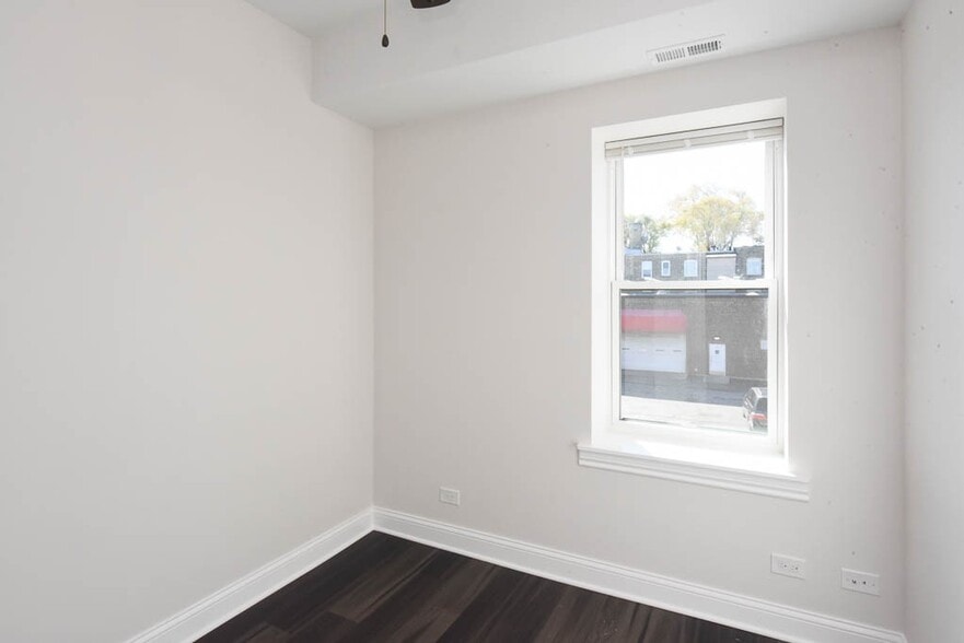 Building Photo - 4401 N Keeler Ave