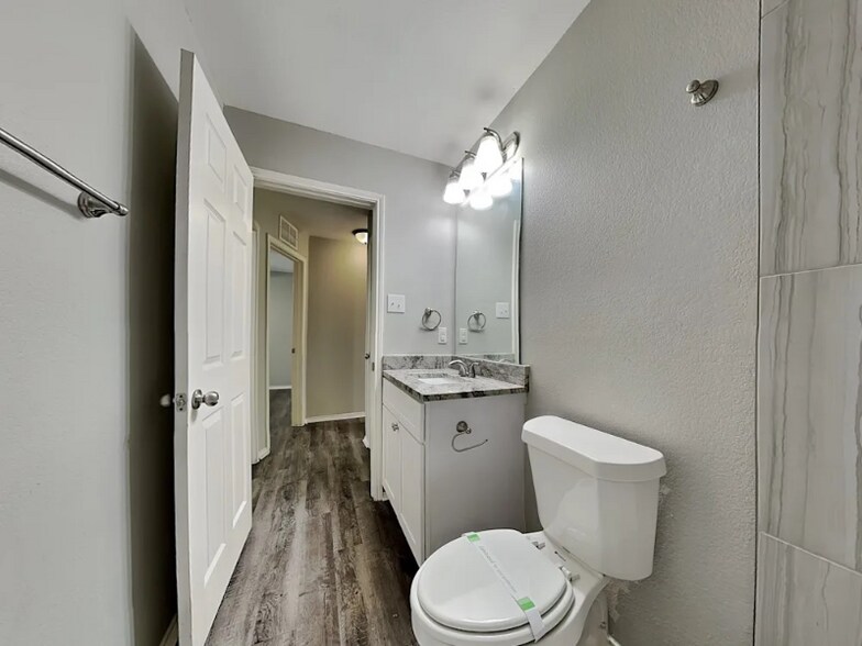 Building Photo - 118 Abelia Dr