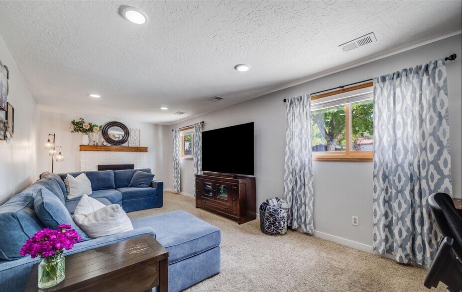 Building Photo - 7370 Devinney Ct