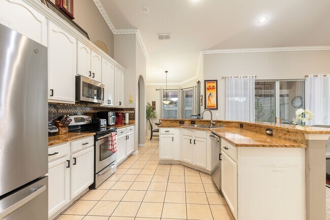 Building Photo - One story beauty in Errol Estates and Loca...