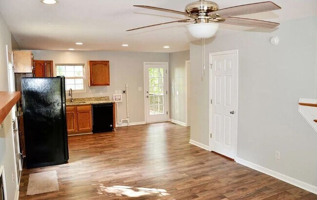 Building Photo - 4 Bdrm / 2.5 Bath Beautiful Lake Home at Central Virginia's largest Community