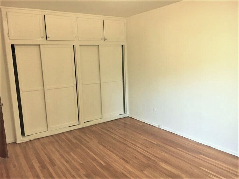 Building Photo - 838 Hayworth Ave