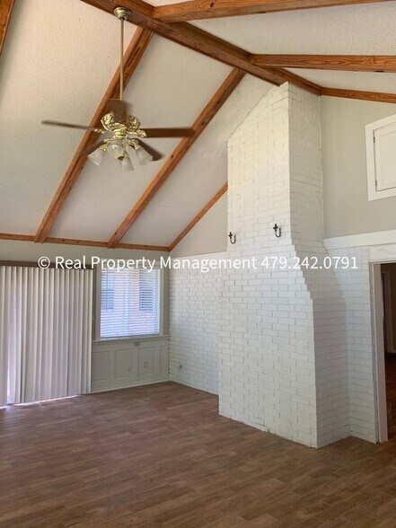 Building Photo - 9812 Meandering Way