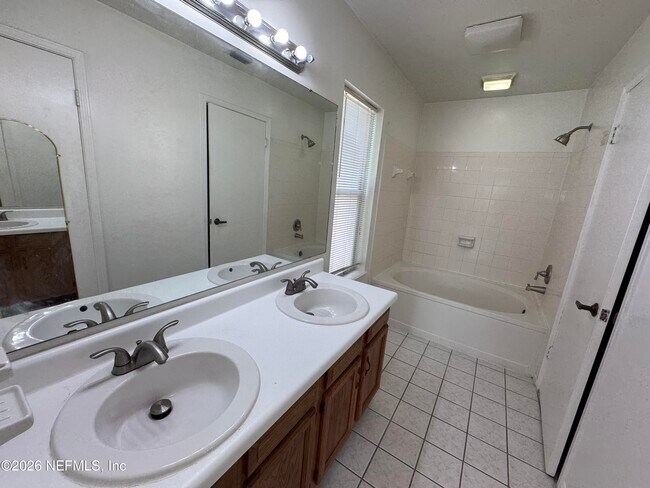 Building Photo - 3915 Station Ct S