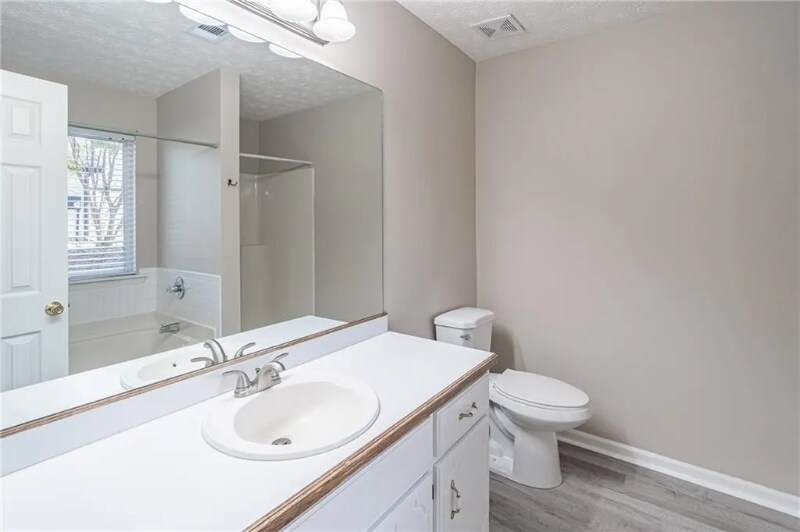 Building Photo - 1190 Mercury Dr SE