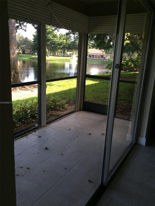 Building Photo - 407 Gardens Dr