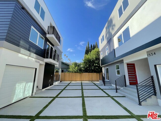 Building Photo - 1552 Winona Blvd