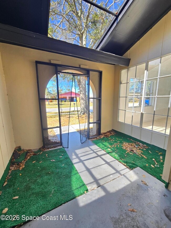 Building Photo - 771 Onyx Dr NE