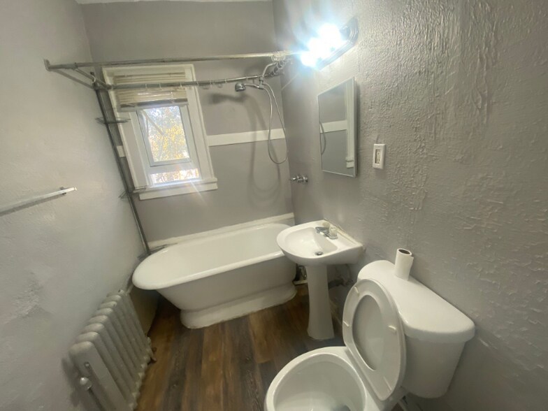 Building Photo - 392 E 147th St