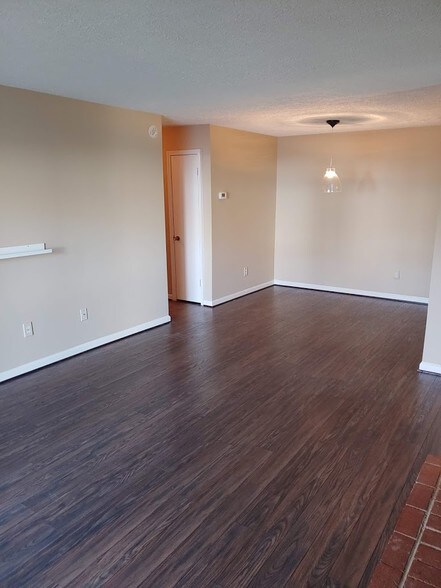 Building Photo - 10129 Oakton Terrace Rd