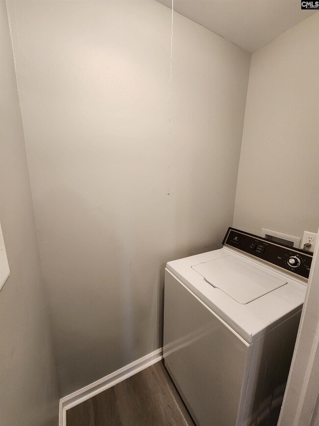 Building Photo - 721 Deerwood St