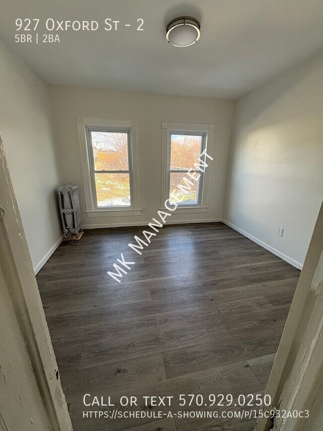 Building Photo - 927 Oxford St