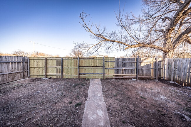 Building Photo - 1702 NW Euclid Ave