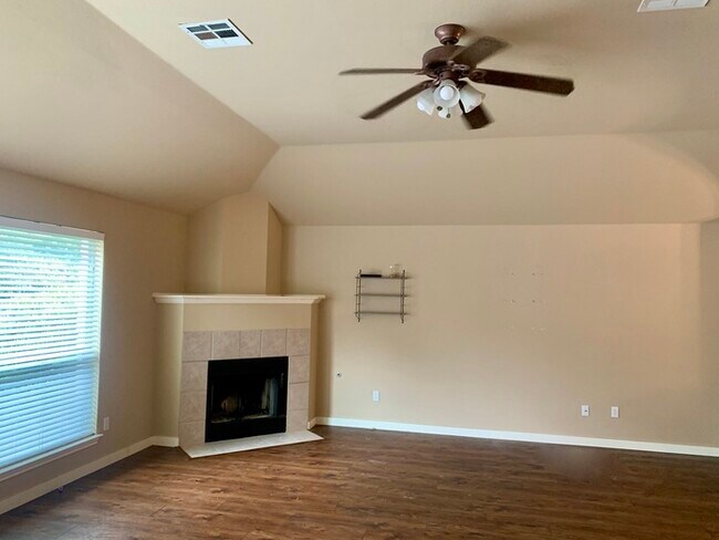 Building Photo - New Wood Floors!