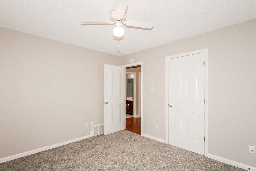 Building Photo - 7744 Shadow Glen Ln