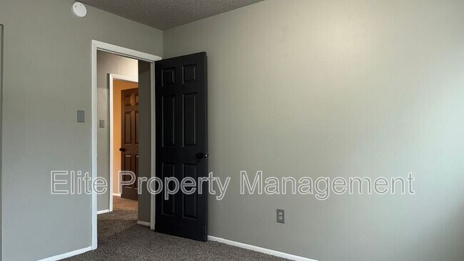 Building Photo - 4030 Ridge Dr