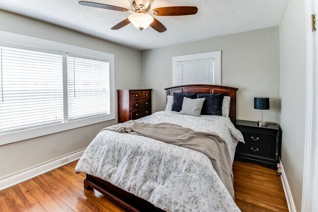 Building Photo - 432 27th St