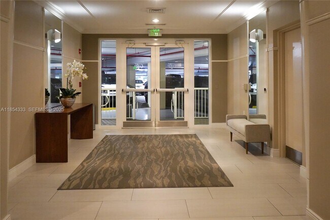 Building Photo - 848 Brickell Key Dr