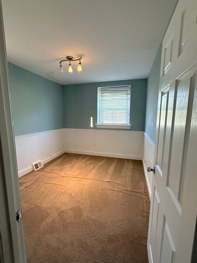 Building Photo - 3808 Ronnald Dr