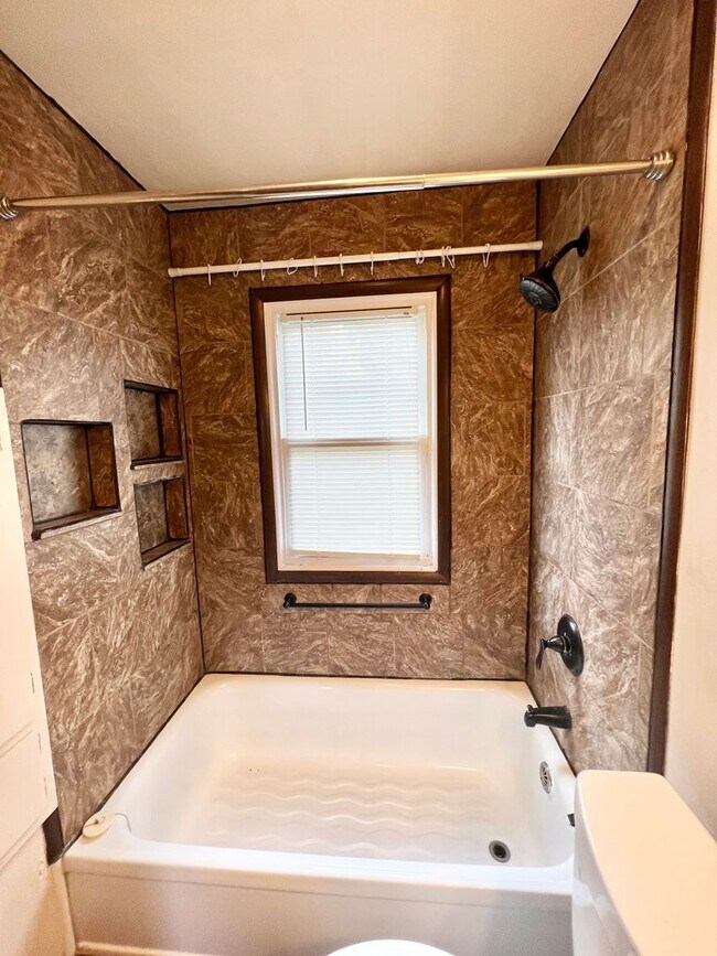 Building Photo - Spacious 2 Bedroom 1 Bath Single Family Home With Central Air- Available Now!