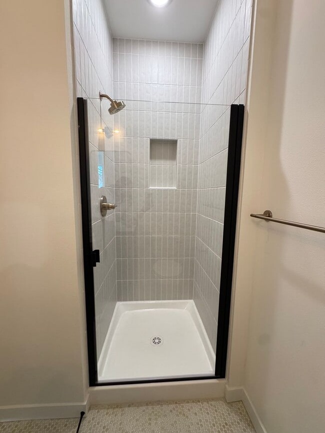 Building Photo - L0652-2