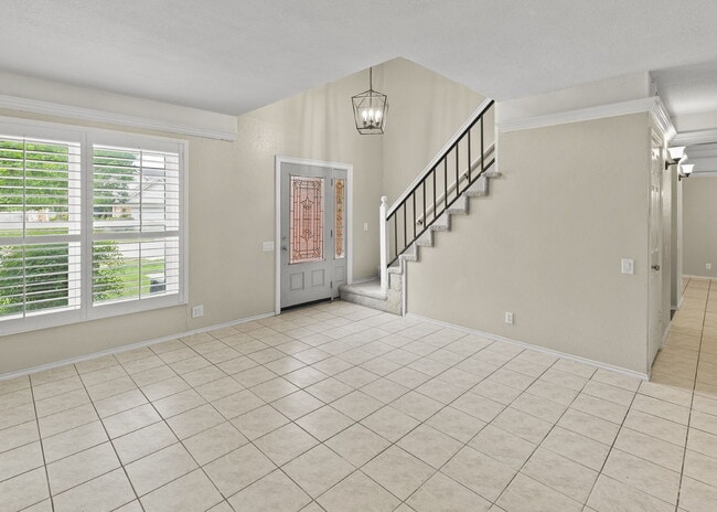 Building Photo - "Spacious 3-Bed Sanctuary with 2.5 Baths o...