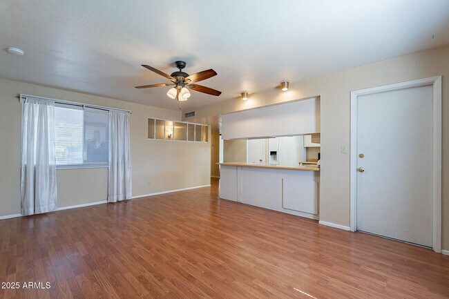 Building Photo - 2808 S Terrace Rd