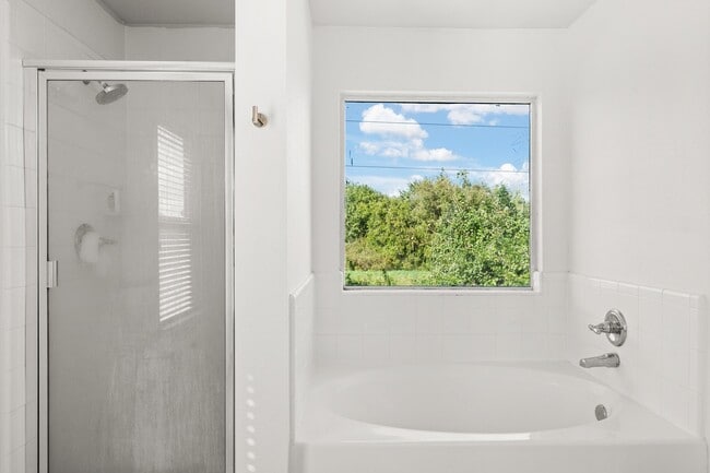 Building Photo - 3510 Lanesborough Dr