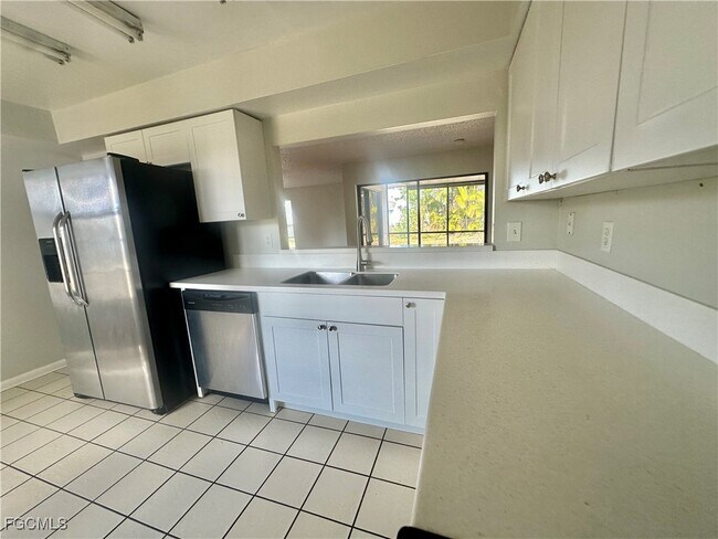 Building Photo - 221 SW 34th Terrace