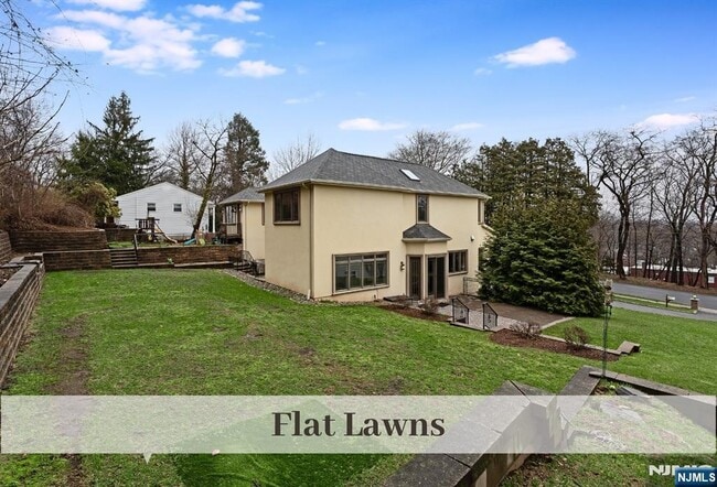 Building Photo - 230 Hillcrest Rd