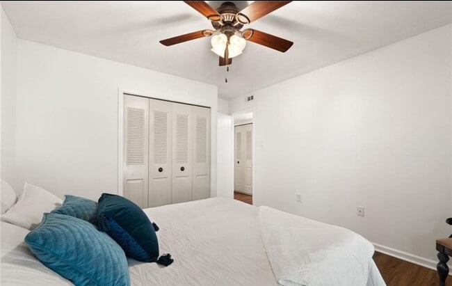 Building Photo - 2012 Blue Teal Ln