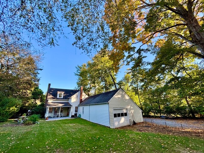 Building Photo - 63 Kings Hwy N