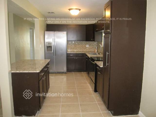 Building Photo - 940 SE 5th St