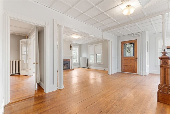 Building Photo - 187 Pleasant St