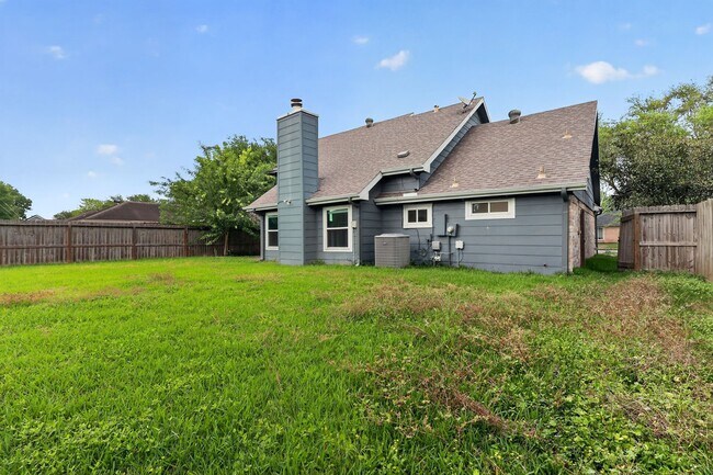 Building Photo - 417 W Hillary Cir