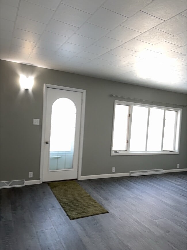 Building Photo - 520 E Washington St