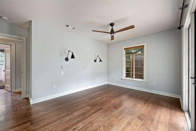 Building Photo - 1606 Kenwood Ave