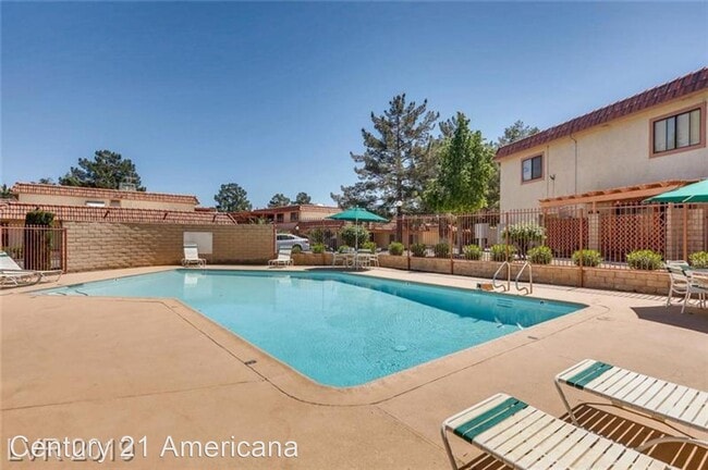 Building Photo - 1 br, 1.5 bath House - 1899 Avacado Court