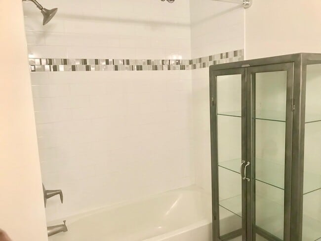 Building Photo - 850 Newark Ave