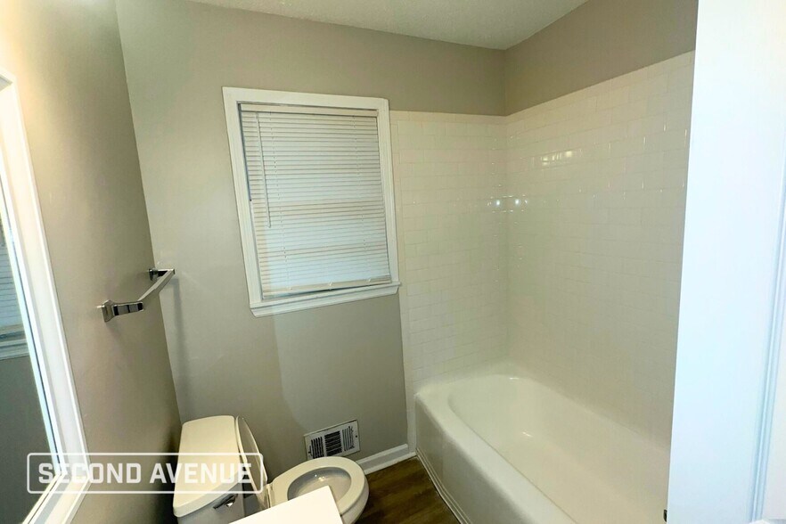 Building Photo - 101 15th Ct NW