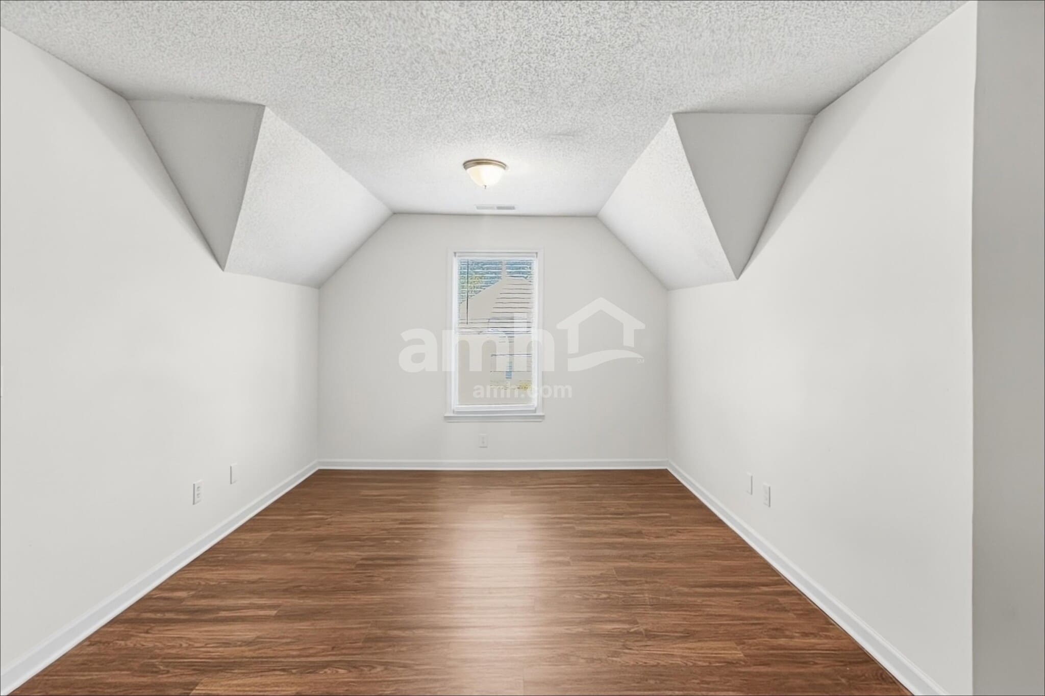 Building Photo - 1121 Lauren Way